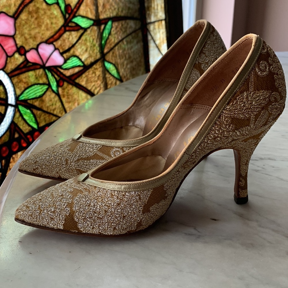 1960s Larose Gold Pumps size 3.5 Unworn